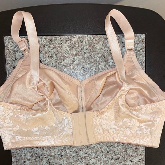 Bali Cream ultimate support wirefree Bra with Adjustable Straps - Picture 2 of 4